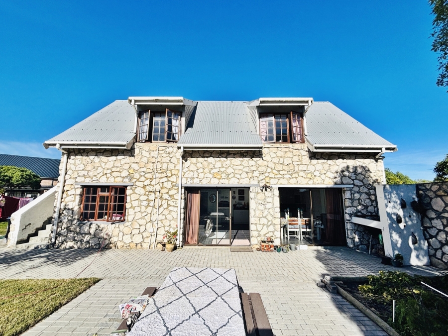 5 Bedroom Property for Sale in Struisbaai Western Cape
